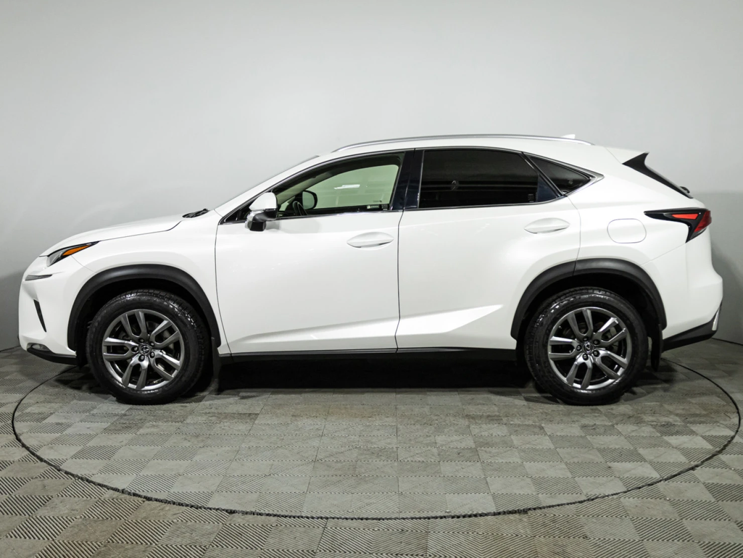Lexus NX, 2018