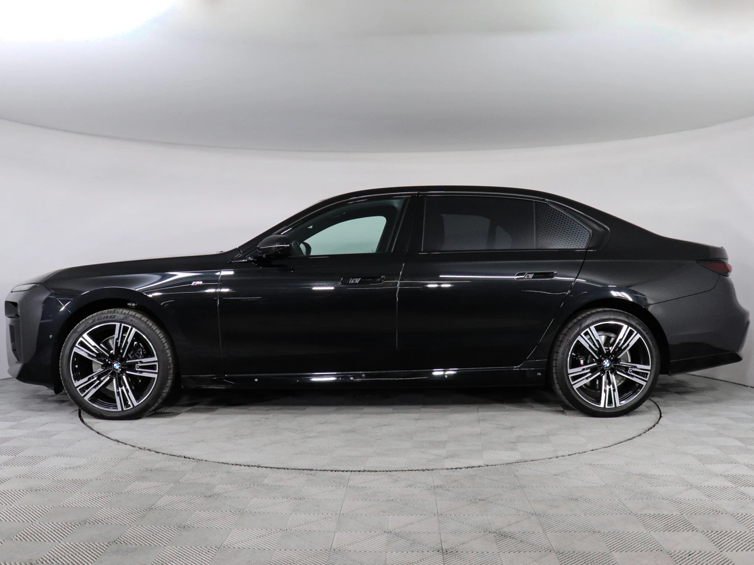 BMW 7 серии, 2022