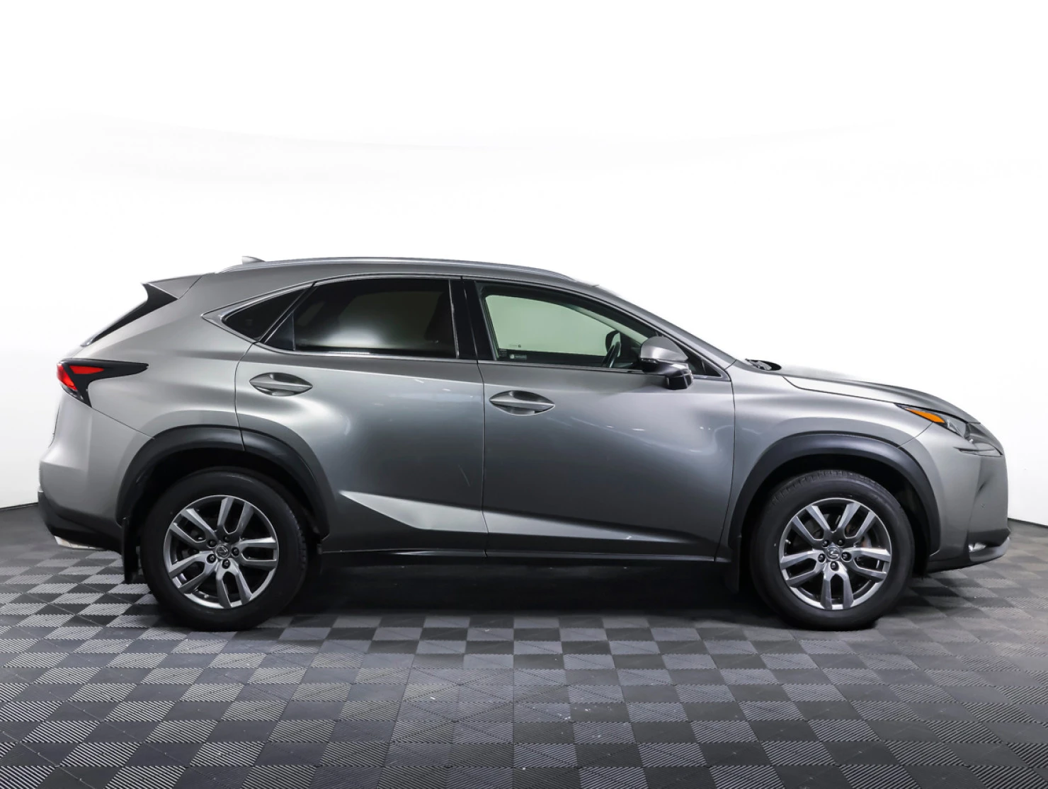 Lexus NX, 2017