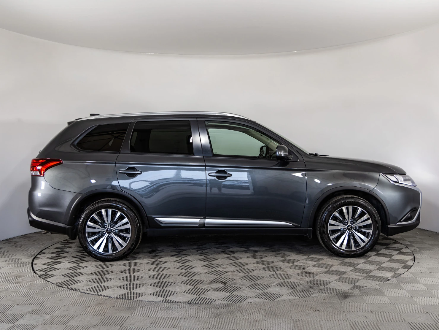 Mitsubishi OUTLANDER, 2021