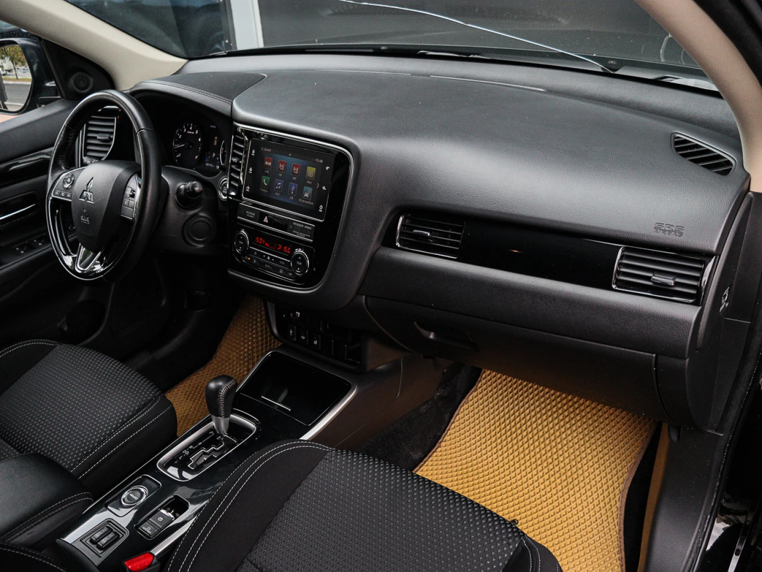 Mitsubishi OUTLANDER, 2019