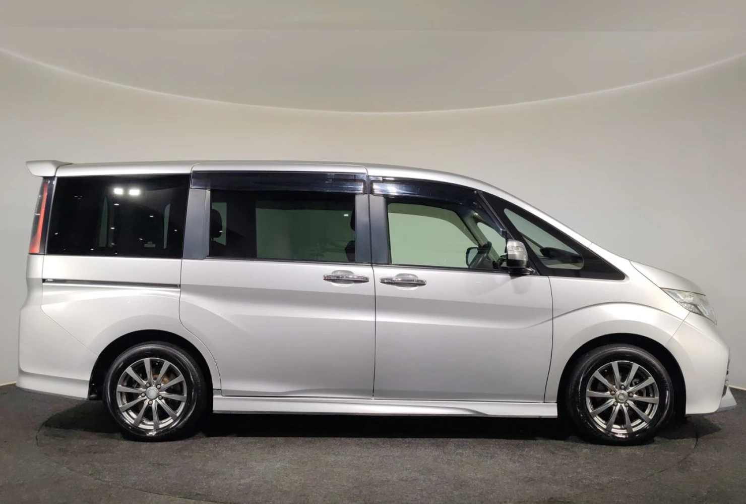 Honda Stepwgn, 2015