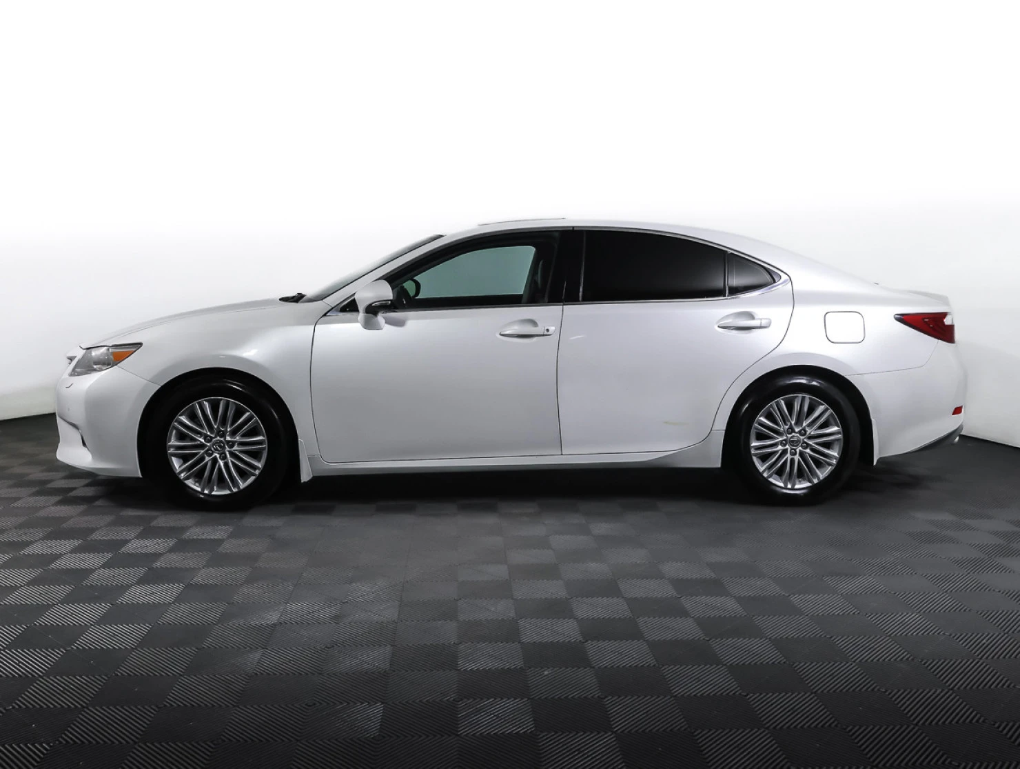 Lexus ES, 2014