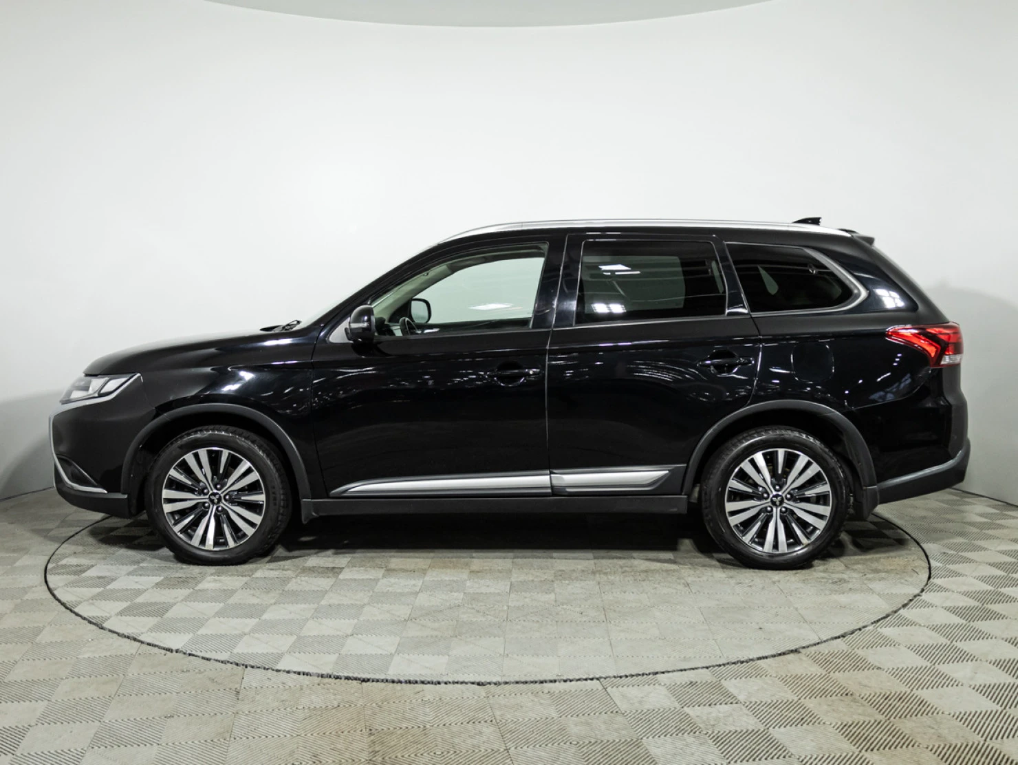 Mitsubishi OUTLANDER, 2019