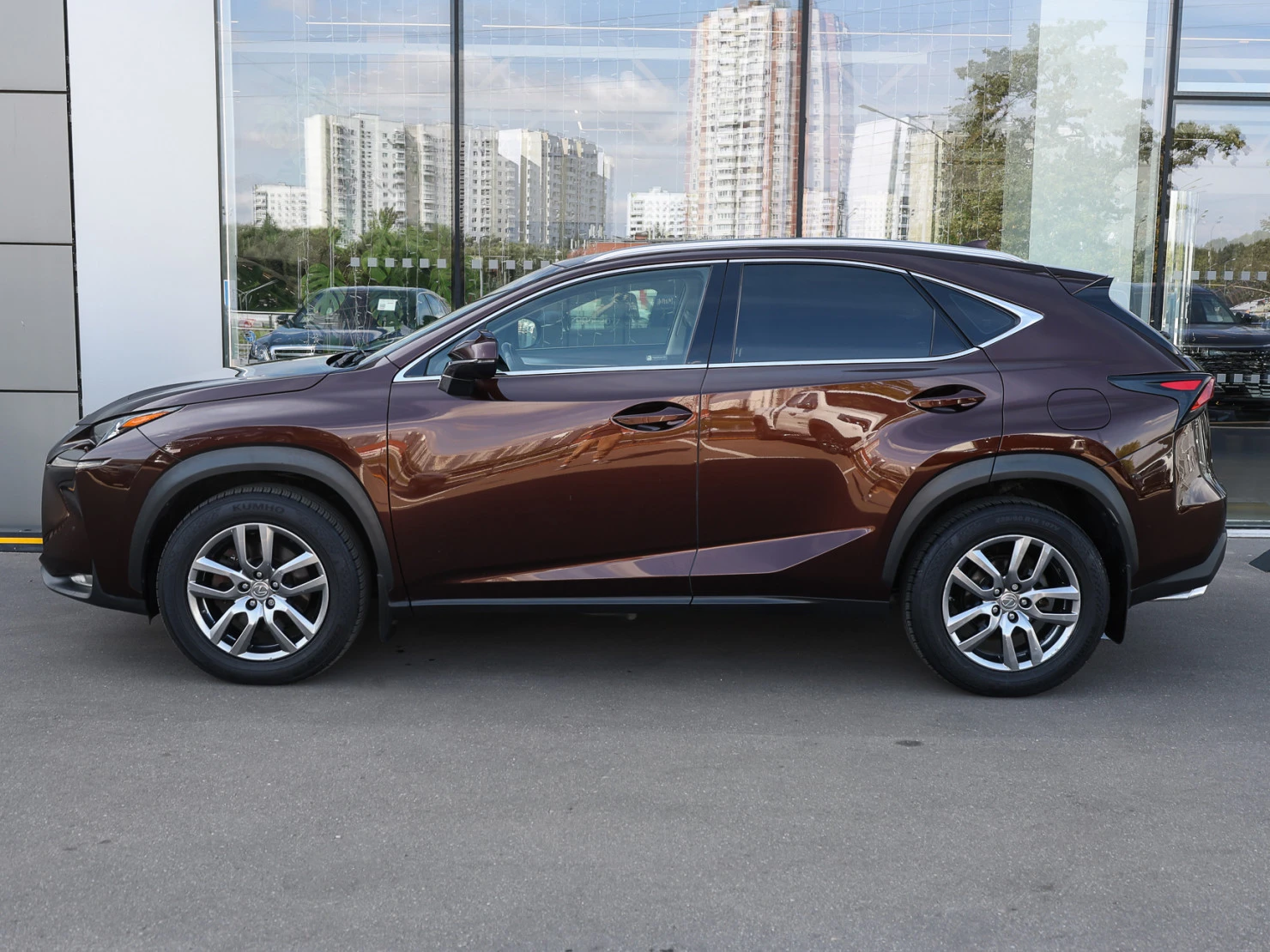 Lexus NX, 2016