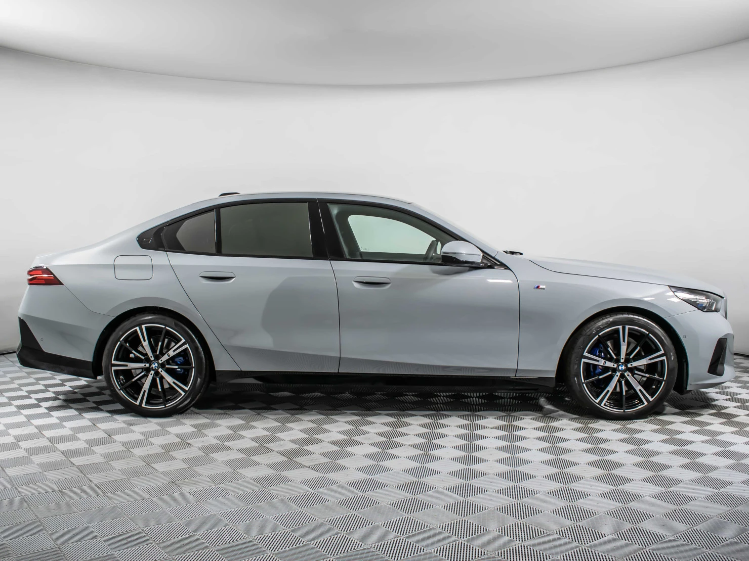 BMW 5 серии, 2024