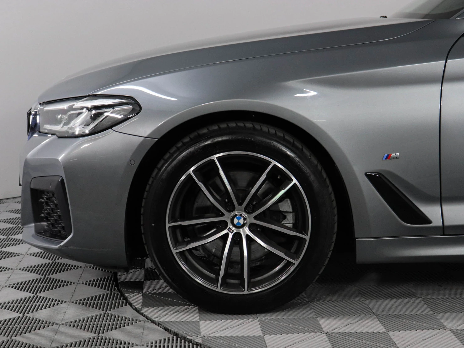 BMW 5 серии, 2023