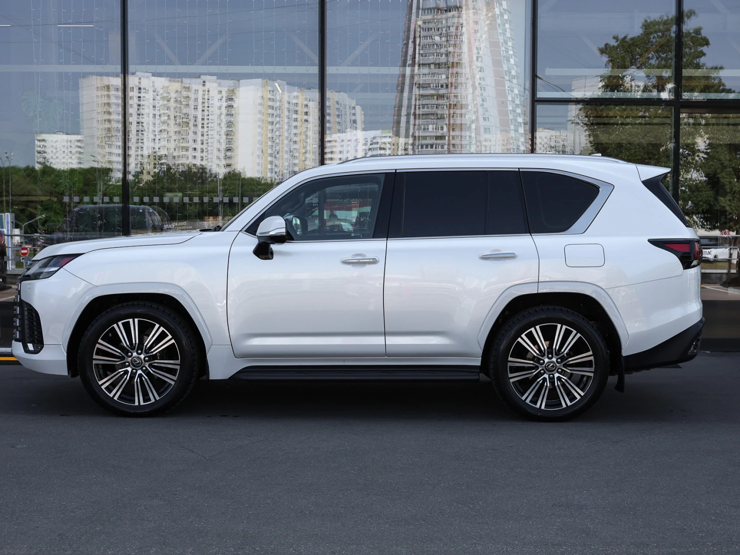 Lexus LX, 2022