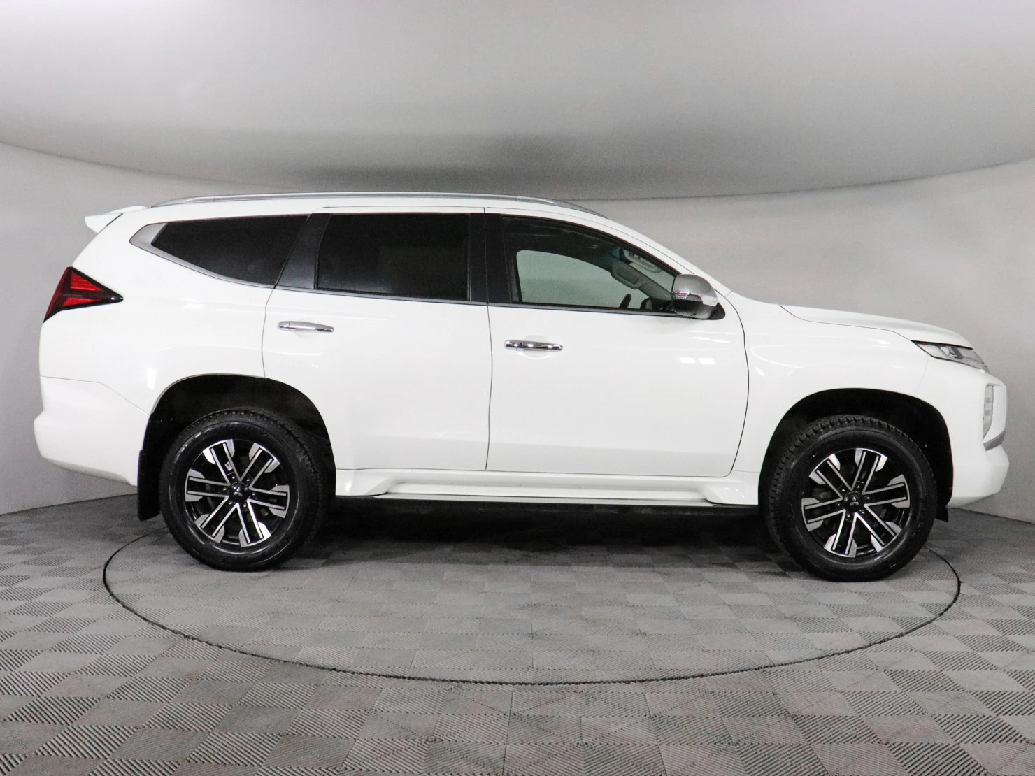 Mitsubishi Montero Sport, 2022