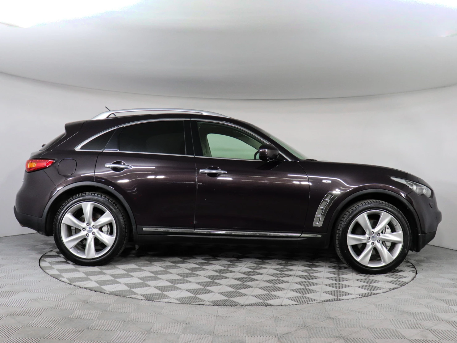 Infiniti FX, 2010