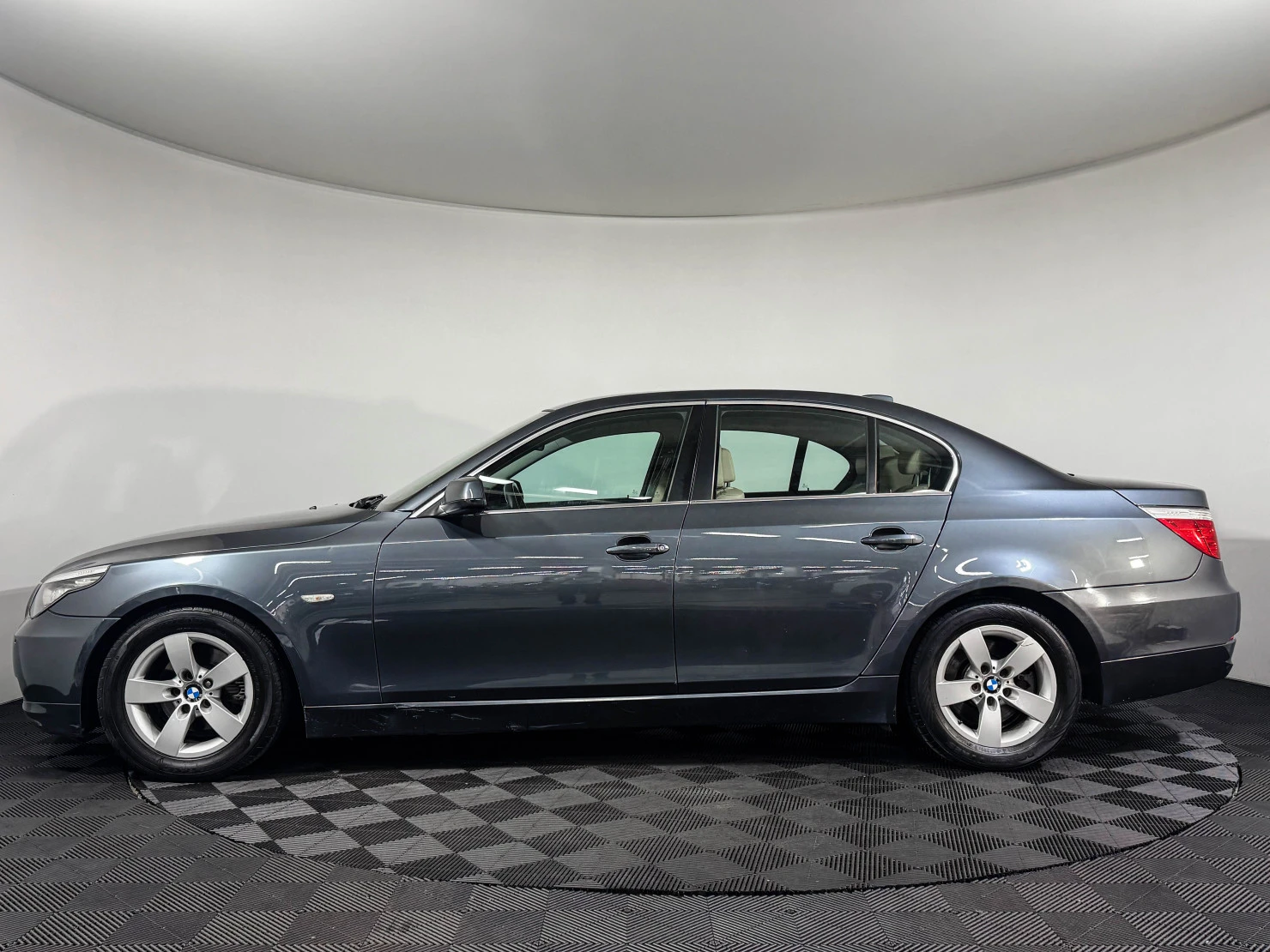 BMW 5 серии, 2009