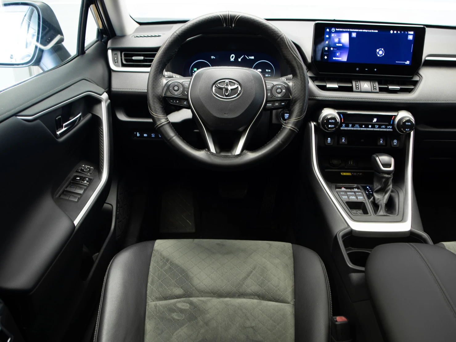 Toyota RAV4, 2023