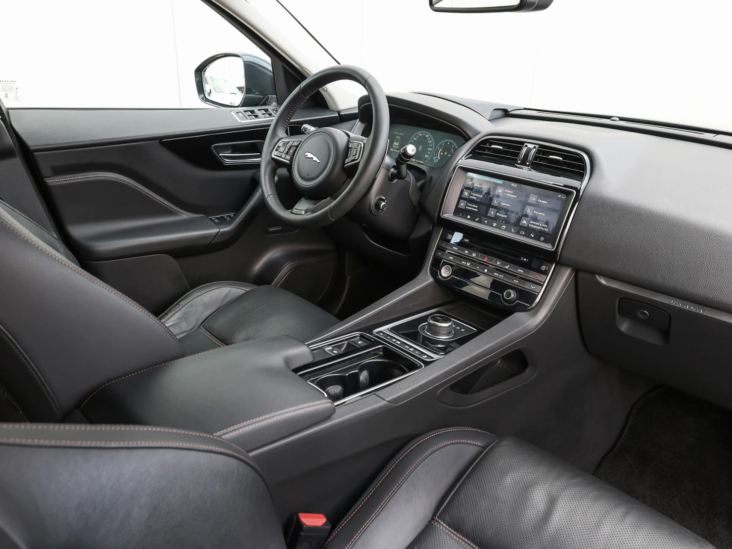 Jaguar F-PACE, 2016