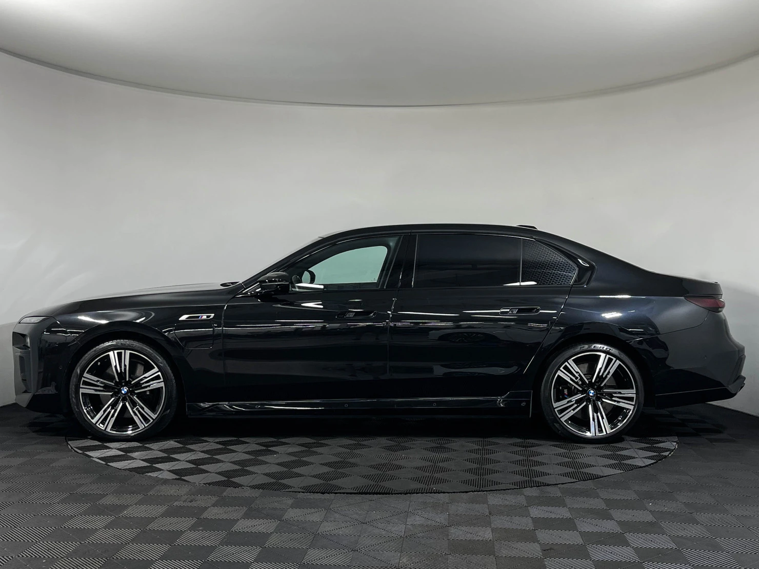 BMW 7 серии, 2023