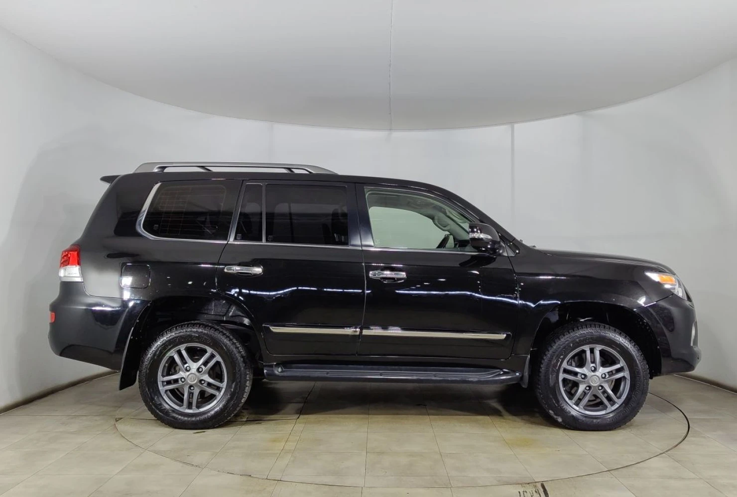Lexus LX, 2013