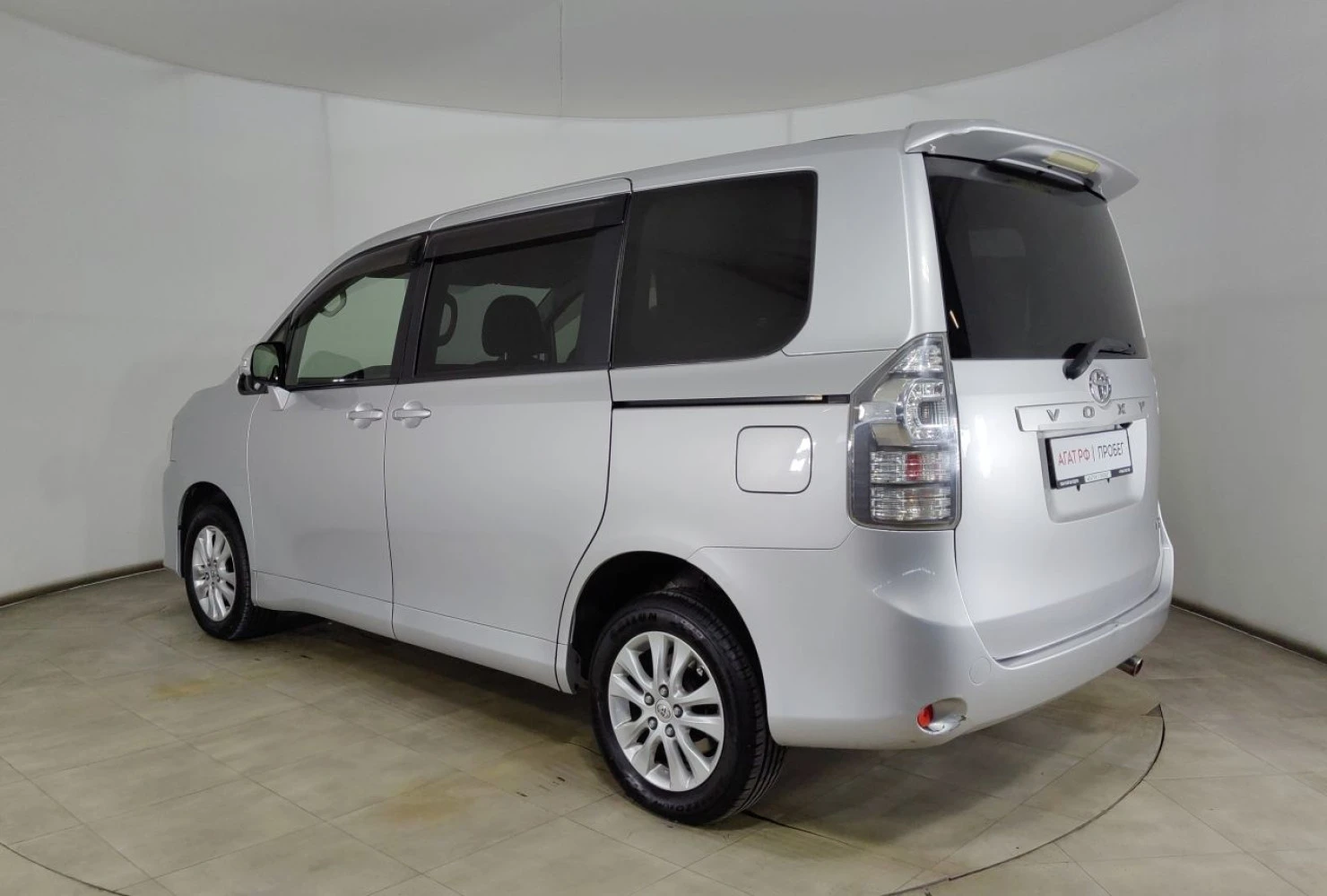Toyota Voxy, 2012