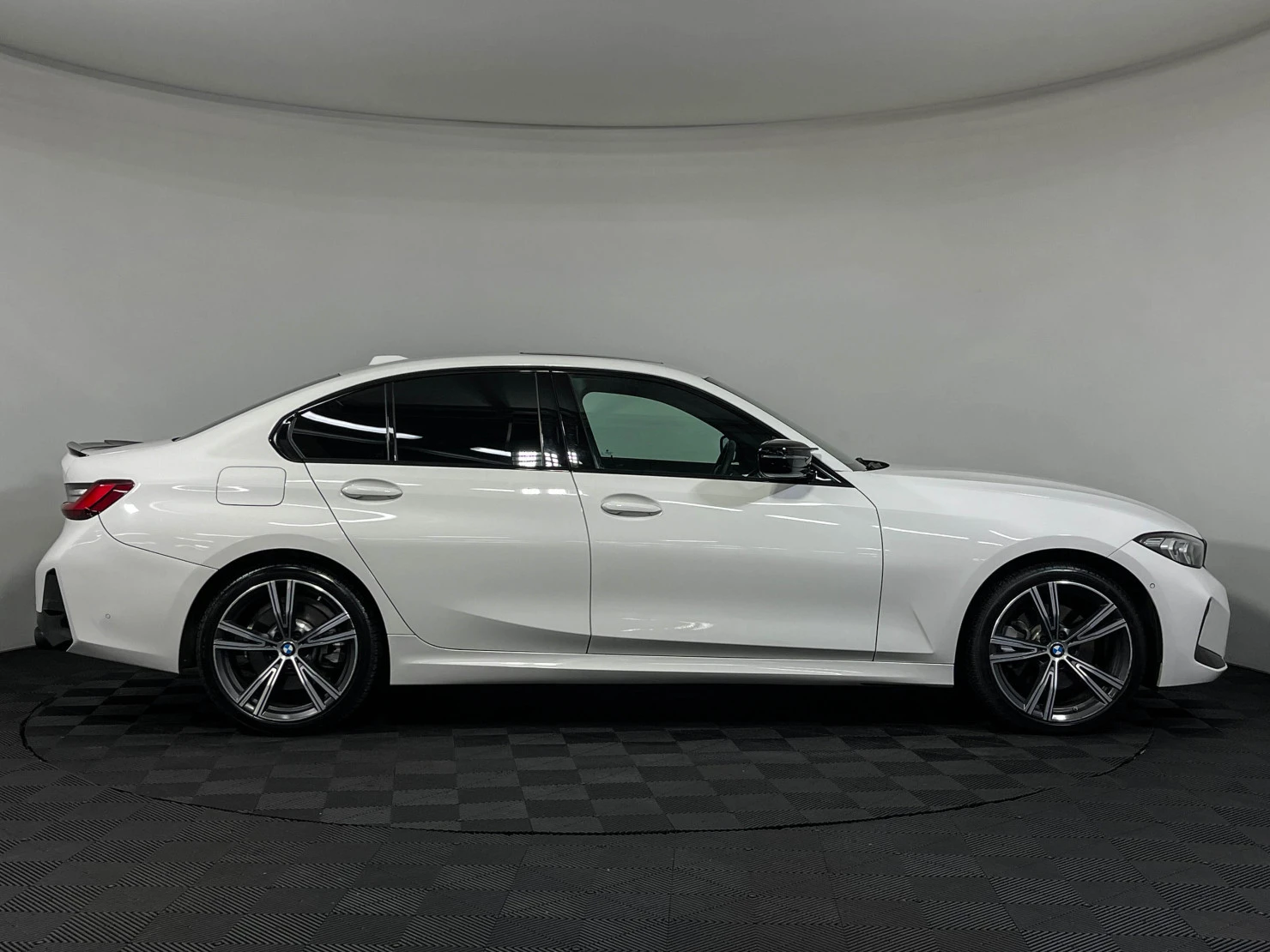 BMW 3 серии, 2024