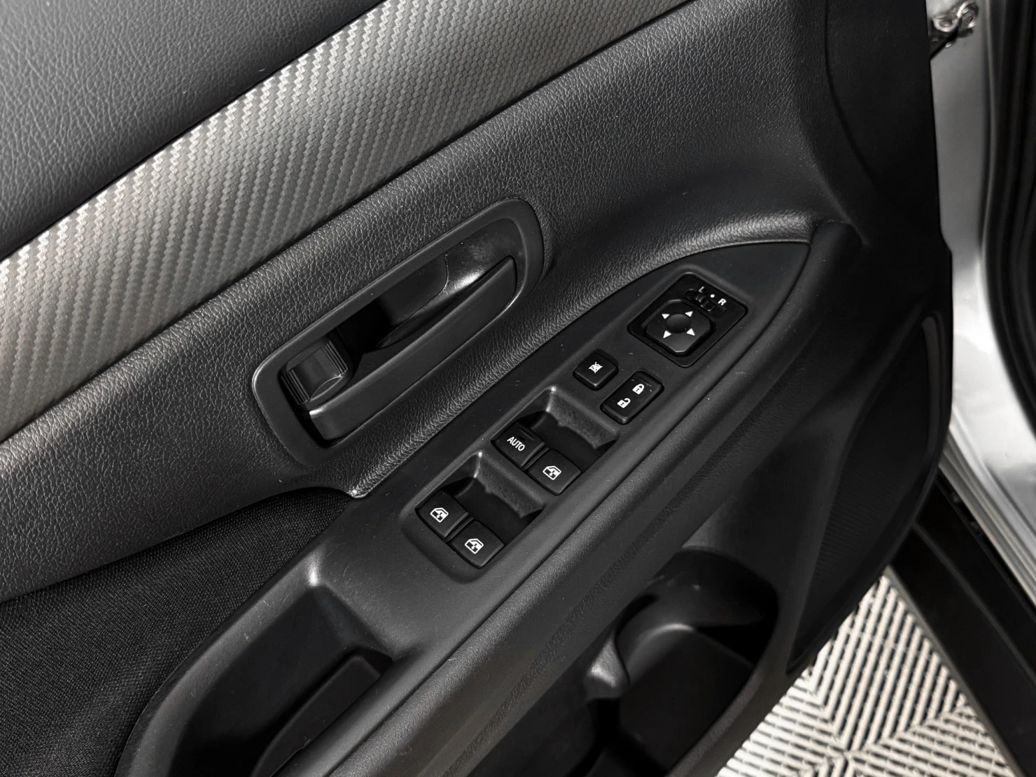 Mitsubishi OUTLANDER, 2016