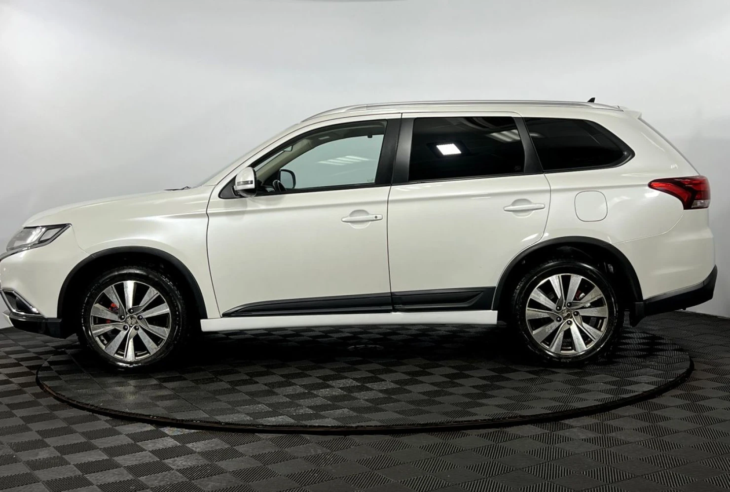 Mitsubishi OUTLANDER, 2015