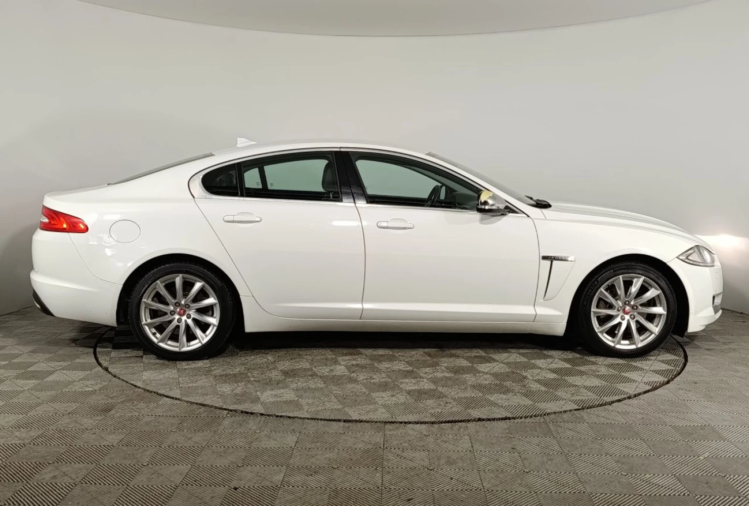Jaguar XF, 2014