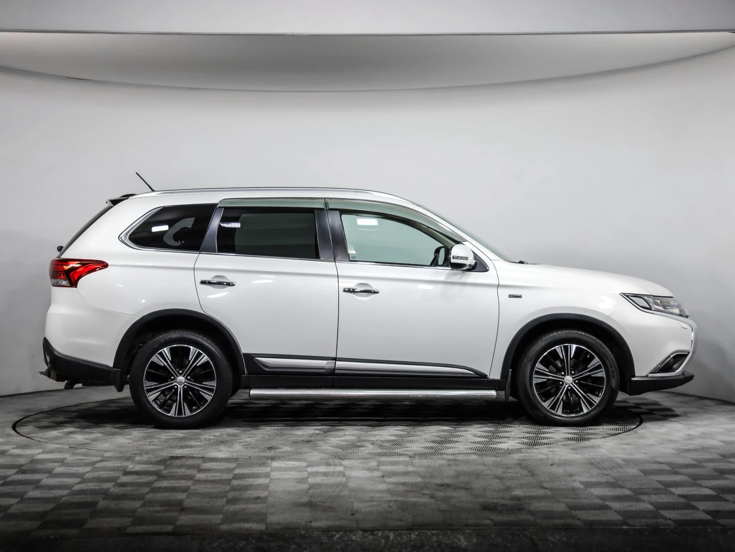 Mitsubishi OUTLANDER, 2016