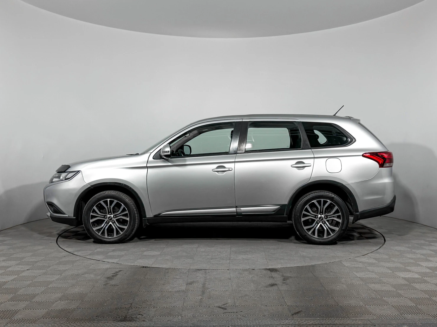 Mitsubishi OUTLANDER, 2016