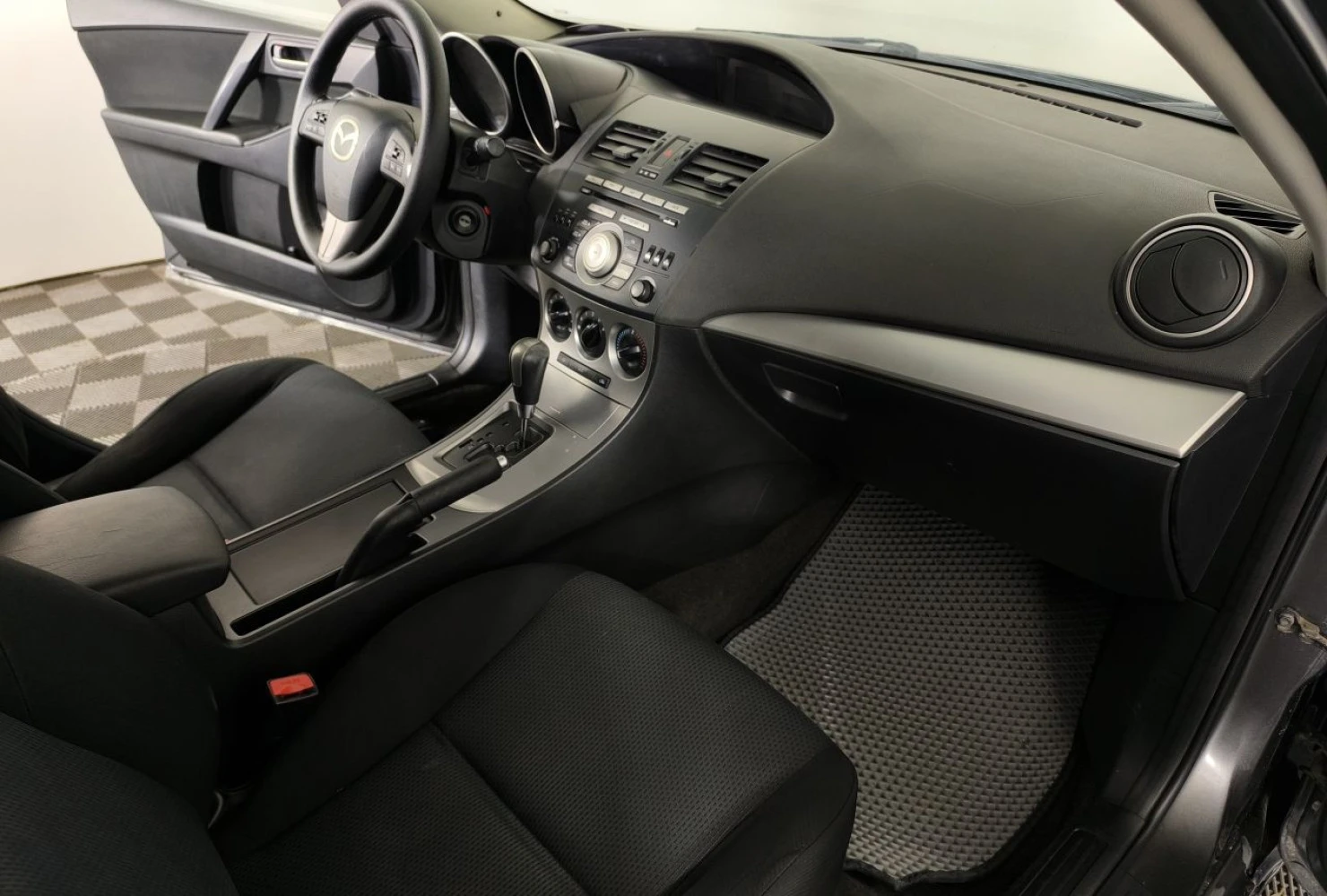 Mazda 3, 2011