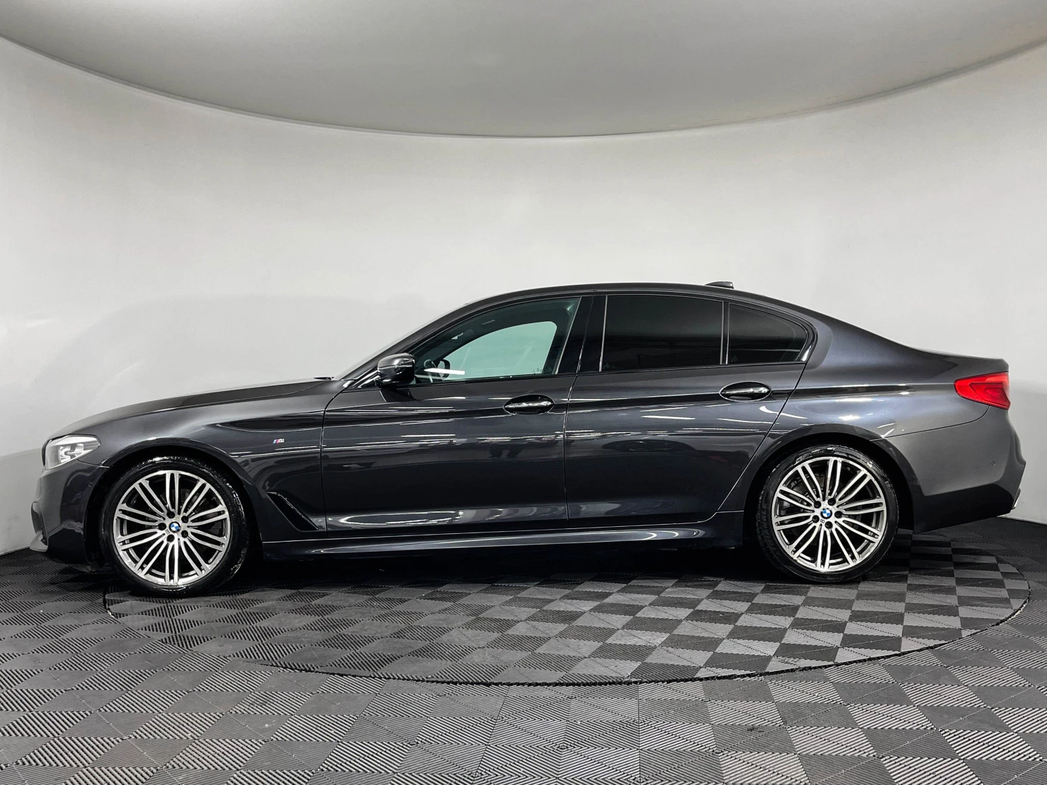 BMW 5 серии, 2017