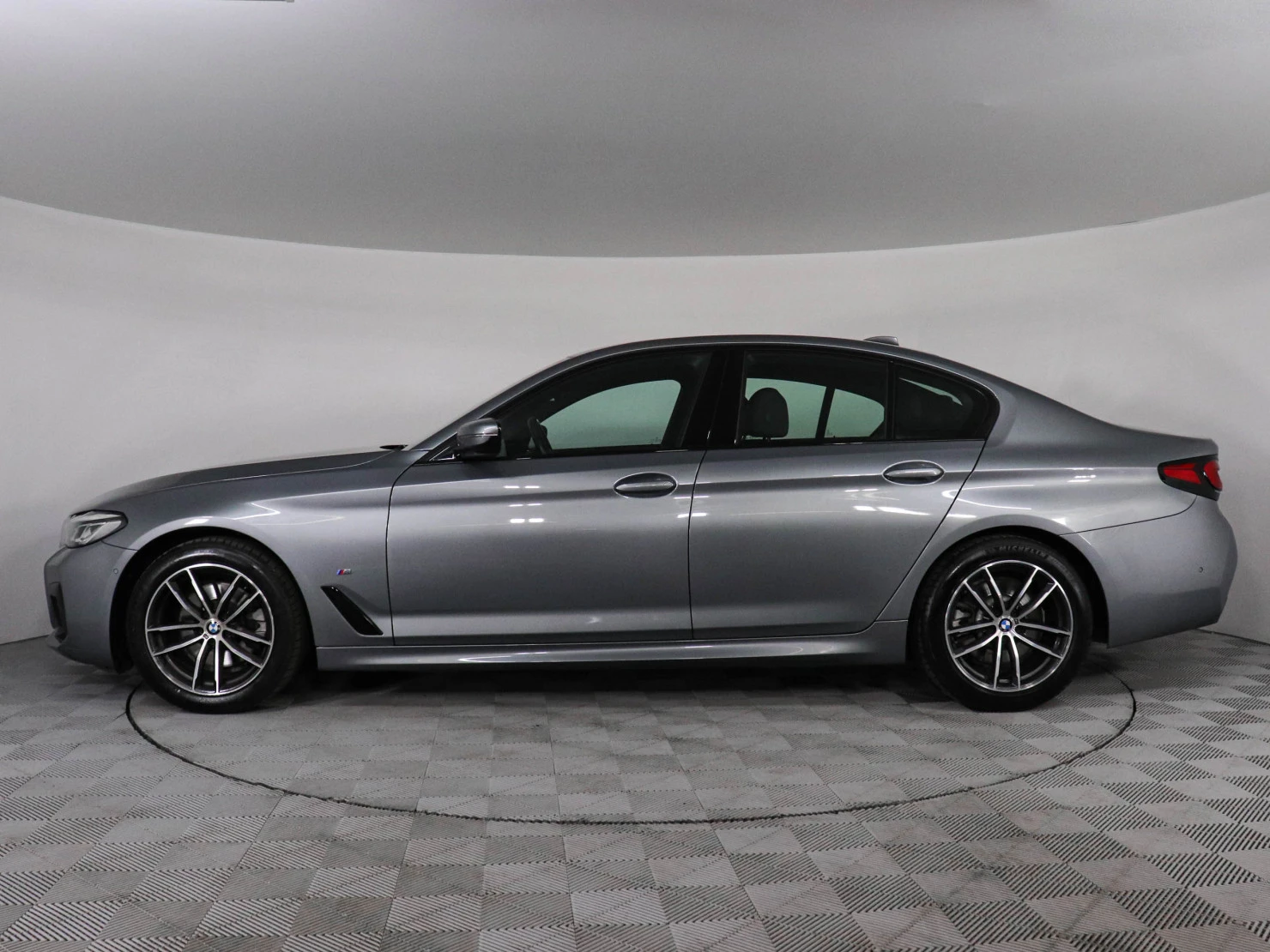 BMW 5 серии, 2023
